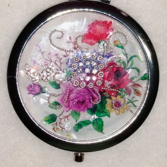 Fancy Pearlized Makeup Mirror Compact - Picture 5 of 8